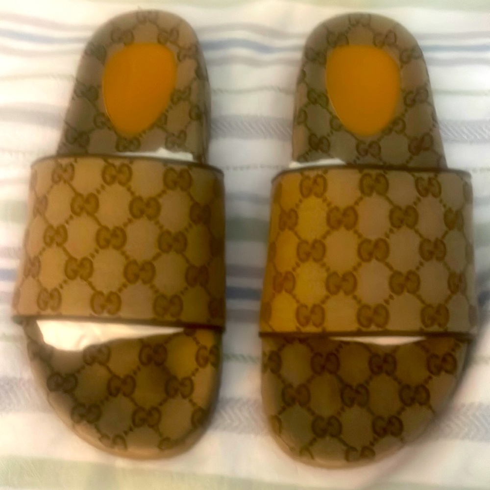 Men Gucci slides size 8 or a 10 in women.